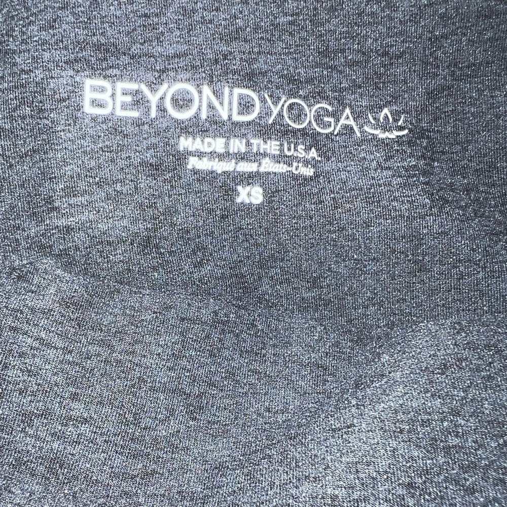 Beyond Yoga SoftShine Wanderlust Cropped Asymmetrical Bra Top Size X-Small NWT - Picture 5 of 7